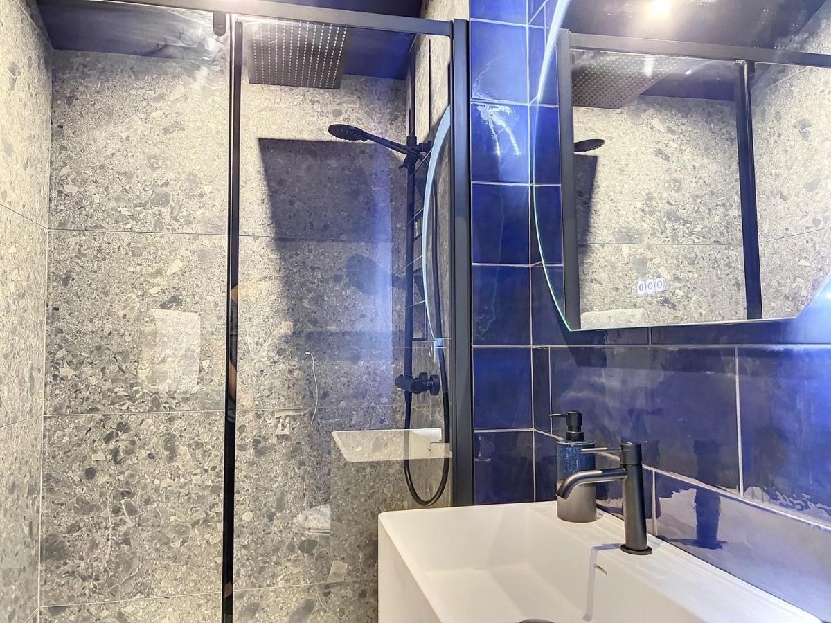 Cocon Blanc Calin Avec Jacuzzi Privatif - Loveroom Insolite Saint-Etienne  Exterior photo